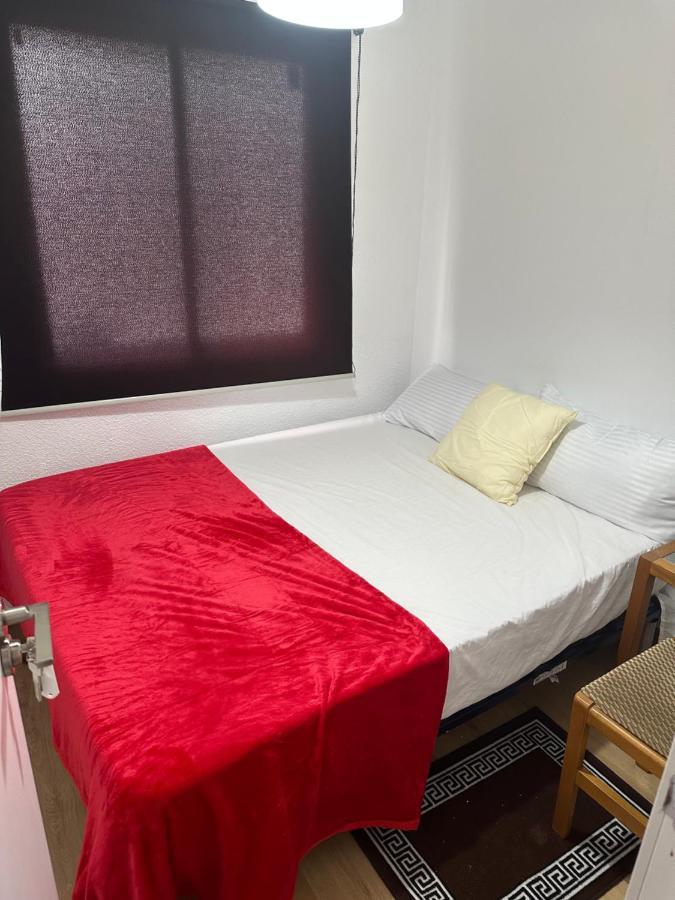 El Gengo Hostel Мадрид Екстериор снимка